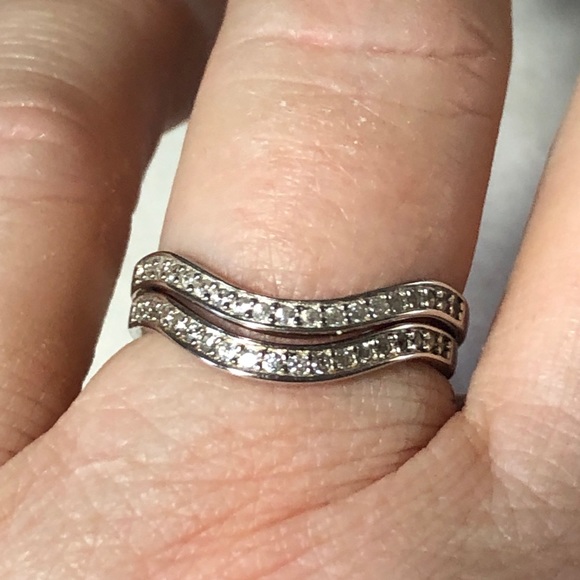 SOLD!!!! Curved 5A Wedding Ring set in Platinum - Picture 6 of 12